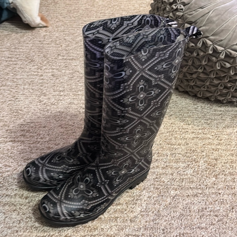 Woman’s Capelli rain boots 
Size 9M
